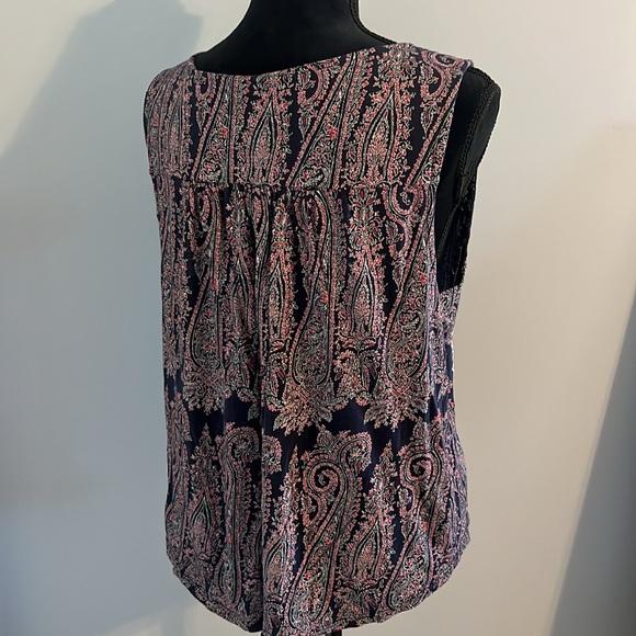 Lucky Brand dine gauze front. Embroidery detail. Print jersey back - Picture 3 of 6